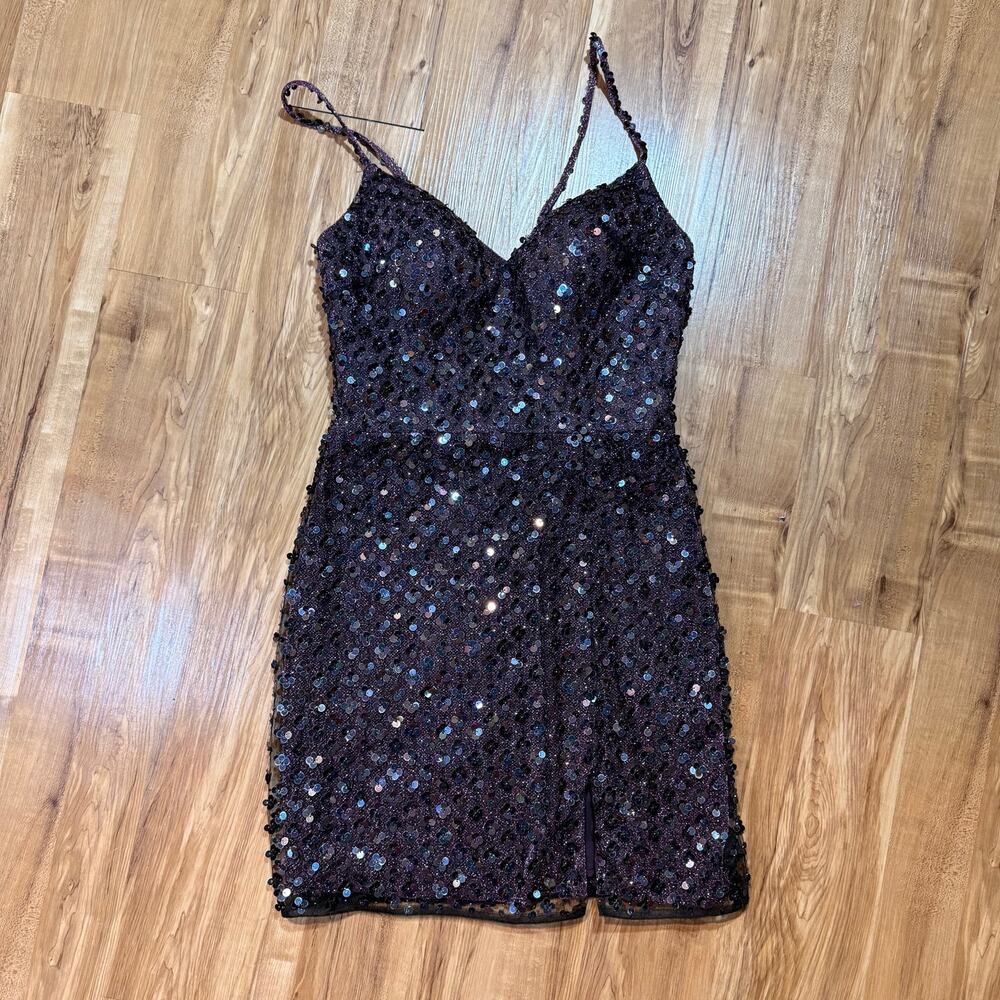 Ellie Wilde Mon Cheri Purple Sequin VBack Mini Dress Formal Homecoming Size 6